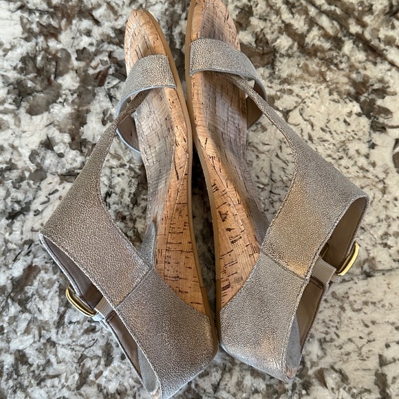 Donald Pliner Ladies Cork Wedge Sandals - Picture 4 of 8
